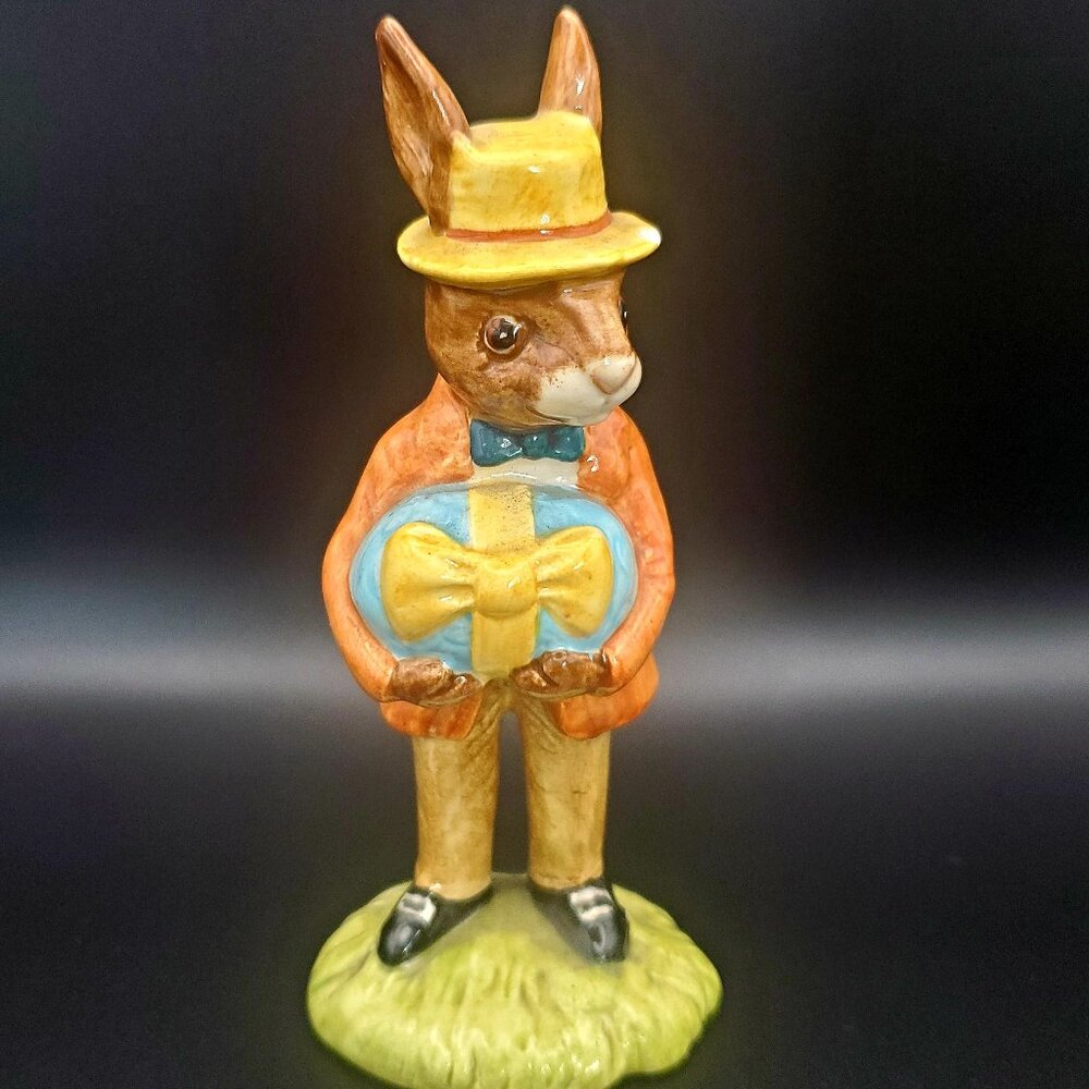 ROYAL DOULTON MR. BUNNYKINS 'At The Easter Parade' Figurine Vintage DB 18 1982